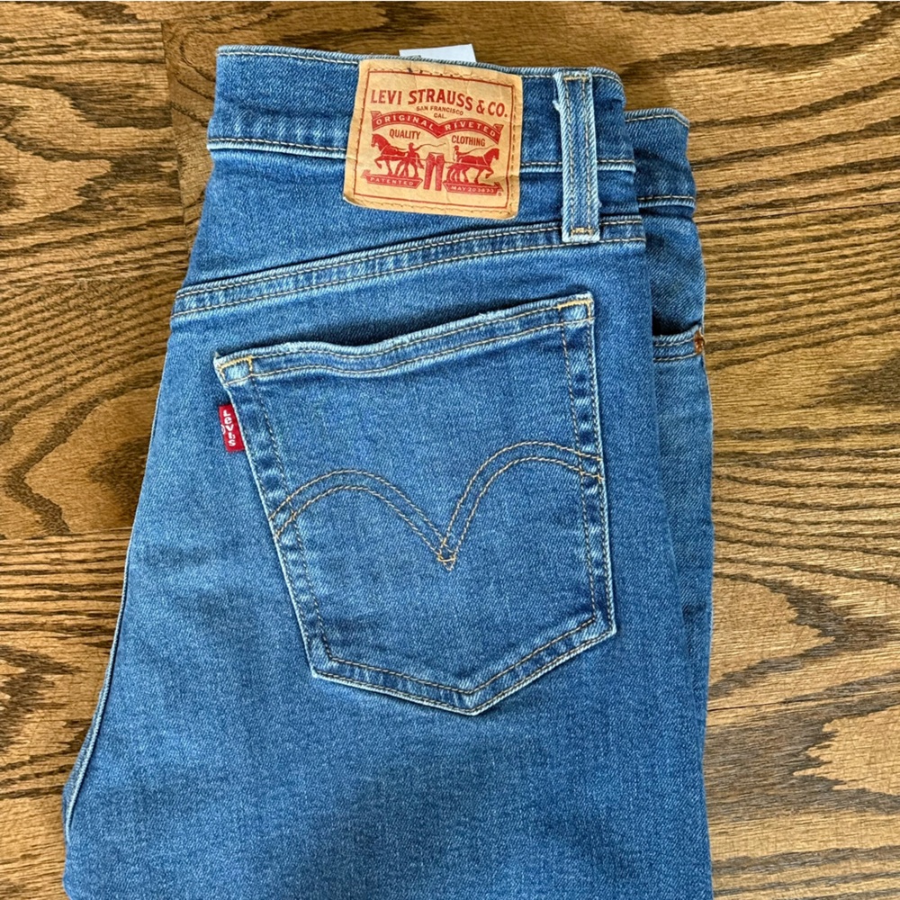 Levi's wedgie straight size 29/8